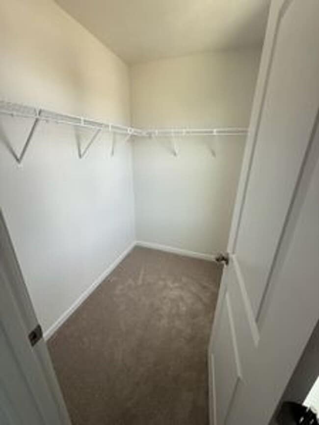 Building Photo - Beautiful 4 Bedroom Home for Rent