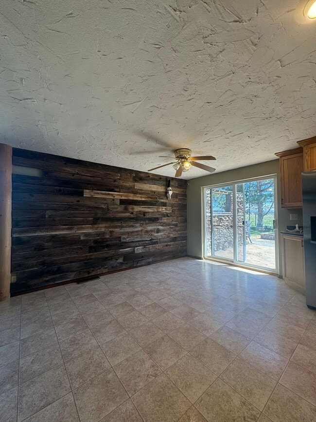 Building Photo - Idyllic 3bd, 2ba Retreat with Loft on 2+ A...