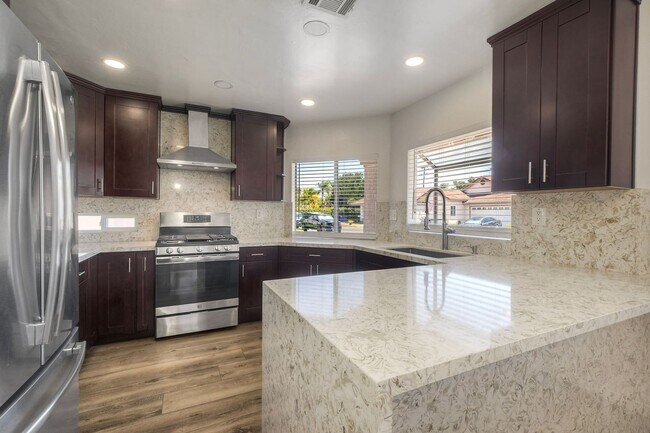 Building Photo - 3Bed/3Bath in Oceanside~ Morning Dove