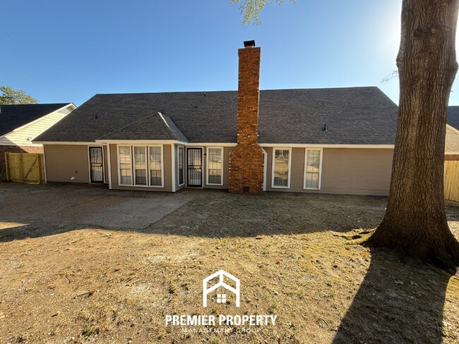 Building Photo - 4627 Chelwood Dr