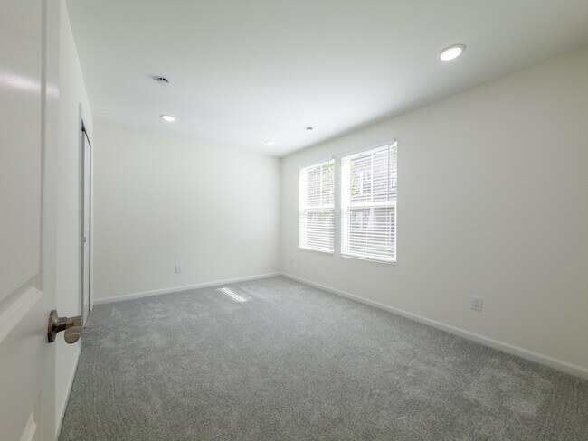 Building Photo - 25552 Tolstoy Trl