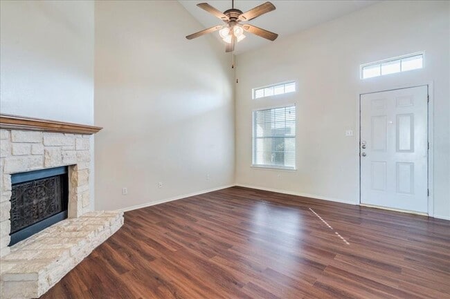 Building Photo - 267 Carolyns Way