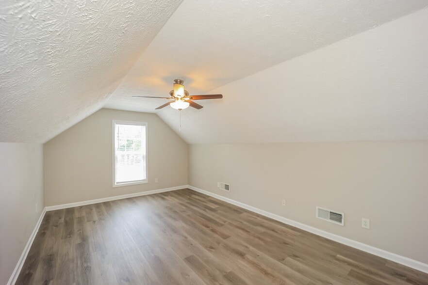 Building Photo - 109 Alessie Dr