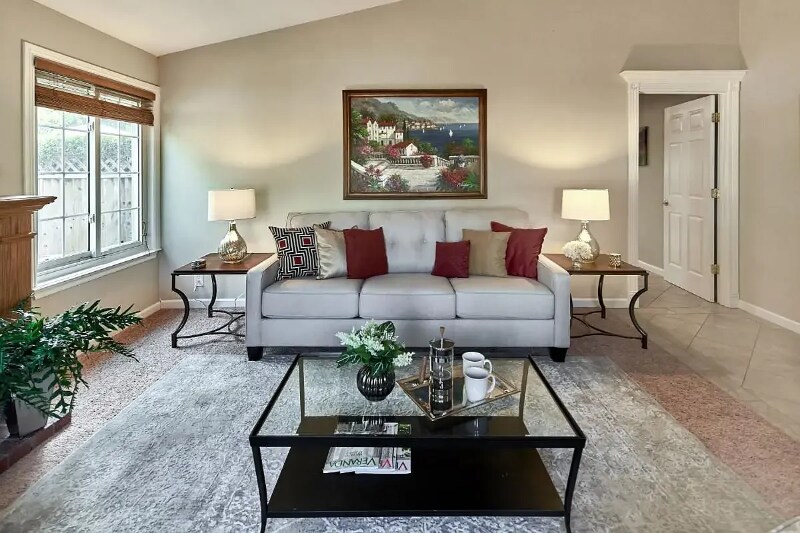 Building Photo - 313 Oakberry Way