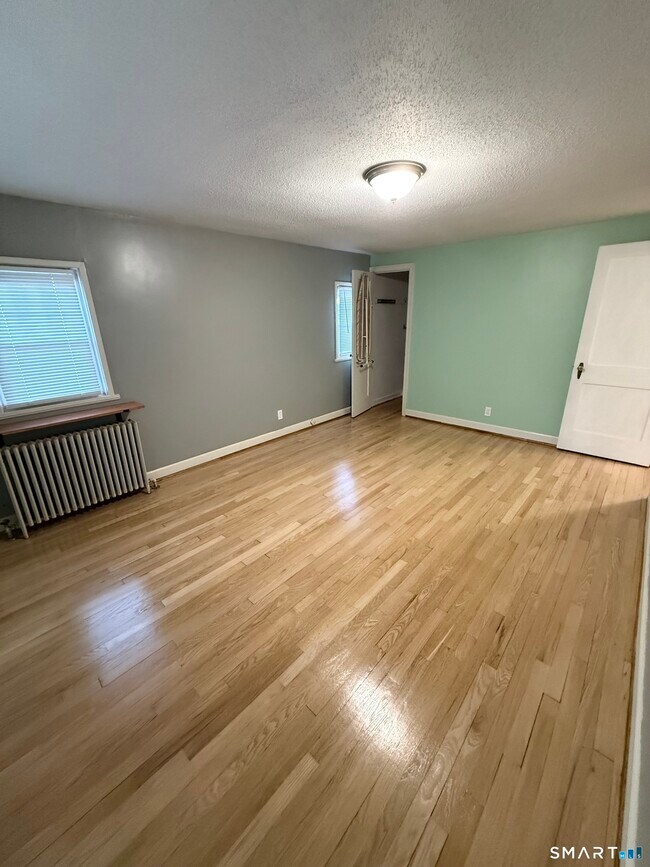 Building Photo - 54 Harding Ave