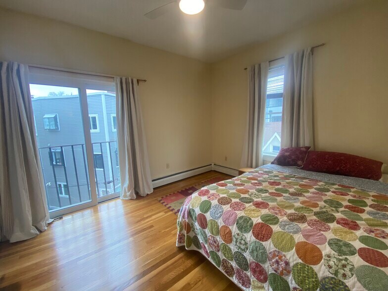 Building Photo - 258 Hampshire St