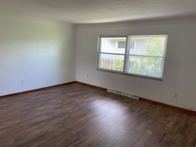 Building Photo - 123 Napoleon Rd