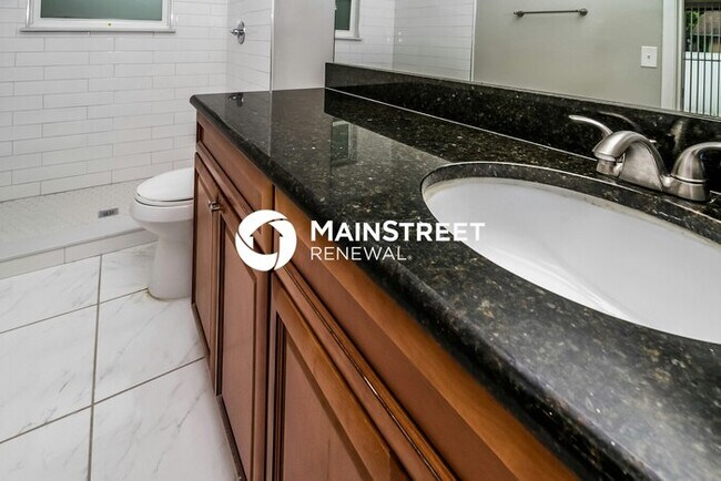 Building Photo - 3 Bedroom Pet-Friendly Home in APOPKA, FL with Main Street Renewal