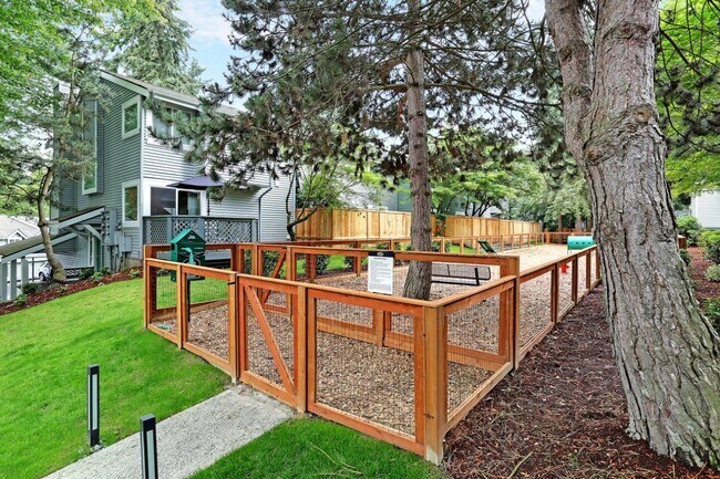 Building Photo - Hidden River Townhomes