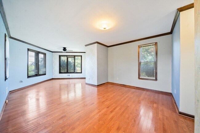 Building Photo - Cozy 4-Bedroom 2 bath home. MOVE -IN BY 12/31 AND RECEIVE HALF OFF FIRST MONTH'S RENT!!!!!!!