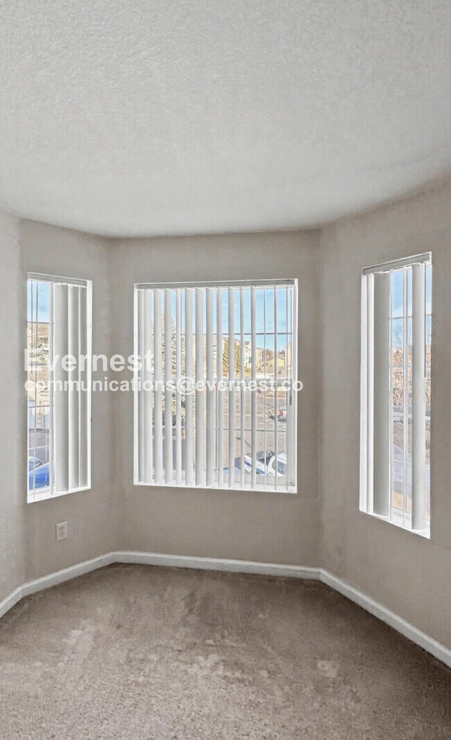 Building Photo - Modern Comfort Meets Mountain Views / 3 beds & 2 Bath / Coming Soon!