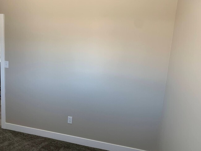 Building Photo - Updated 4 Bed Home with Large Yard