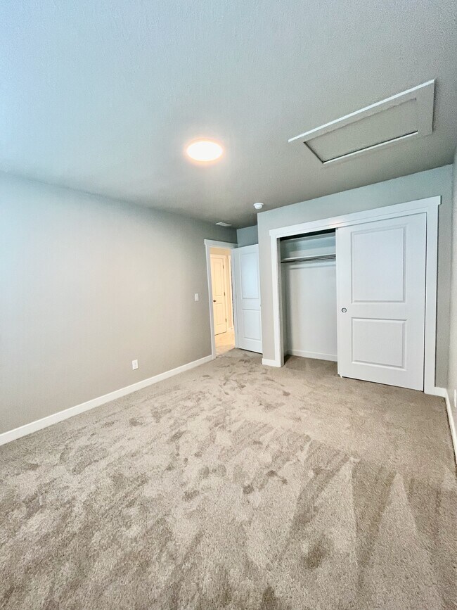 Building Photo - 5072 Elmfield Wy