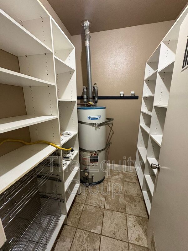 Building Photo - 540 W Birch Ct