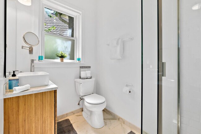 Building Photo - 17 Old Mission Ave