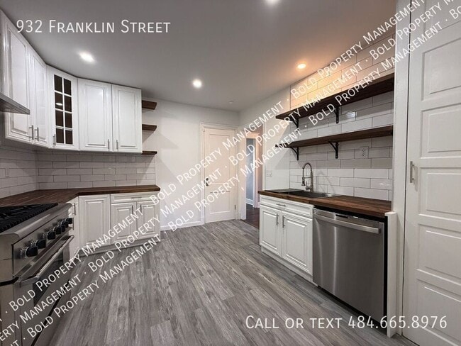 Building Photo - 932 Franklin St