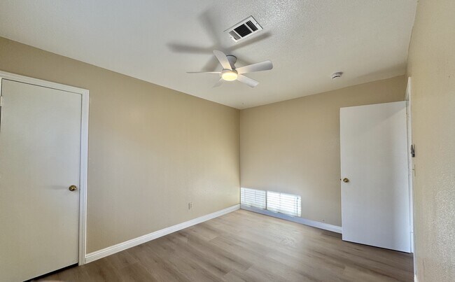 Building Photo - 1009 Torington Dr