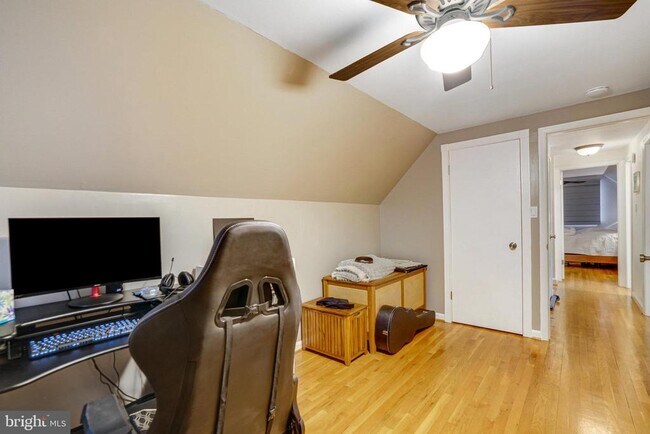 Building Photo - 5605 Eastbourne Dr