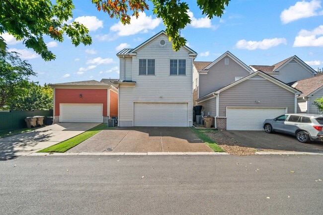 Building Photo - 556 Rienzi Dr