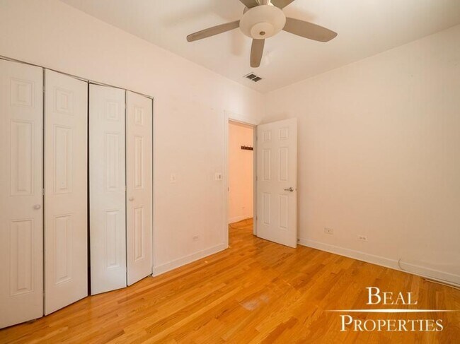 Building Photo - 2 bedroom in CHICAGO IL 60657