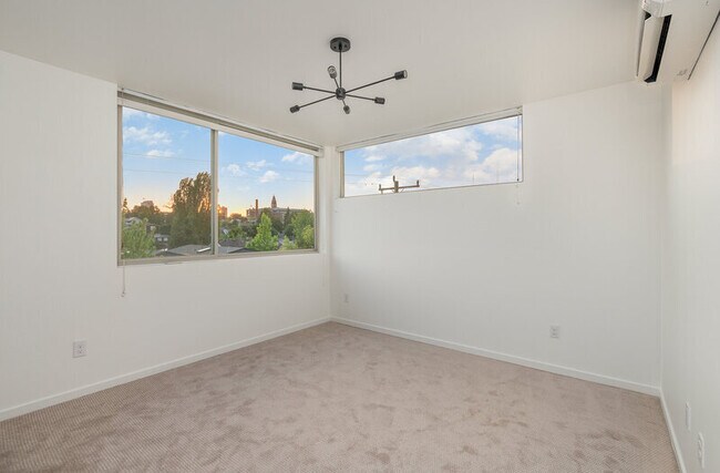 Building Photo - 206 22nd Ave
