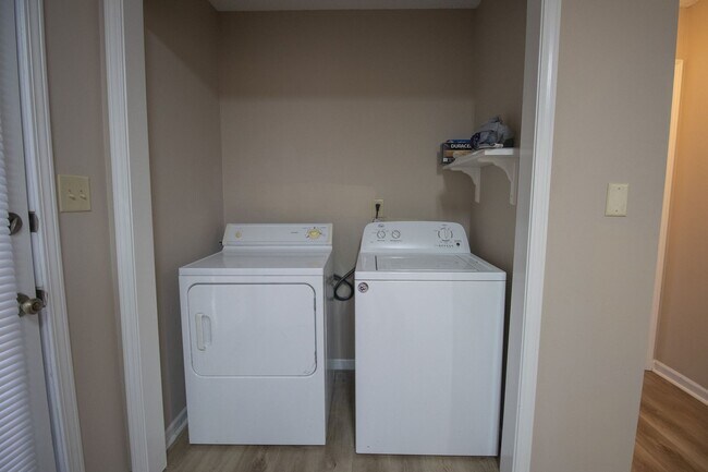 Building Photo - 3715-3715 Pimlico Dr