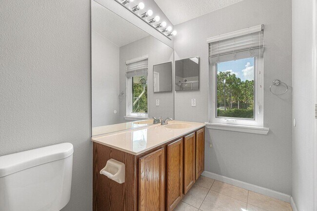 Building Photo - 8080 Briantea Dr
