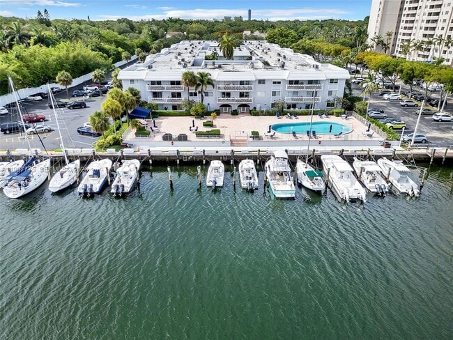 Building Photo - 100 Edgewater Dr