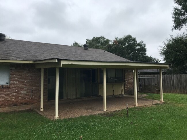 Building Photo - 11101 Parkside Dr