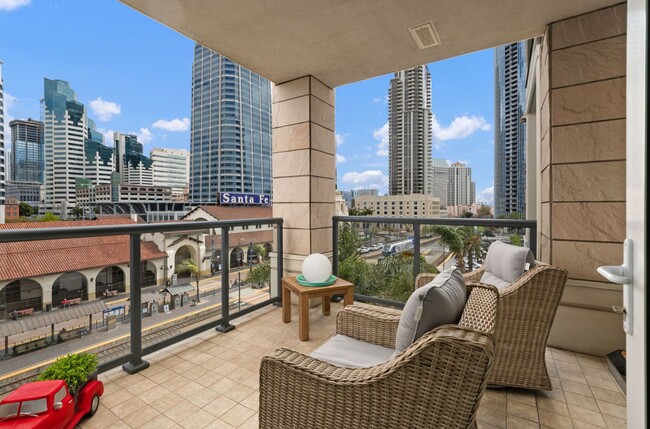 Building Photo - Downtown San Diego - Luxury 1bd/1ba Furnis...