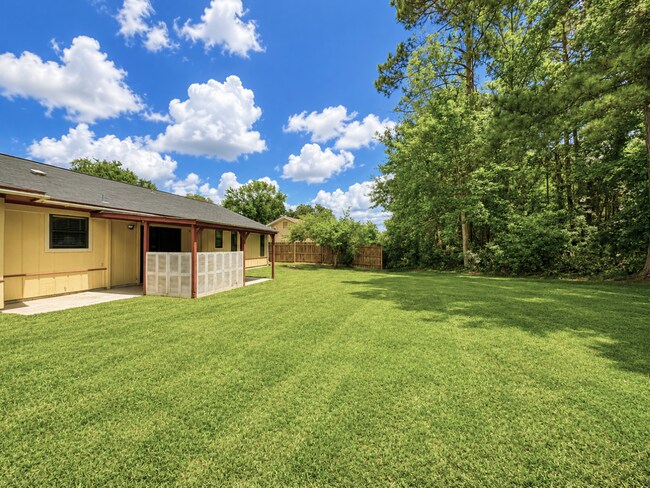 Building Photo - 603 Plantation Village Dr
