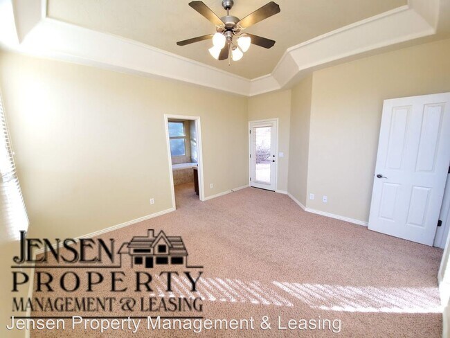 Building Photo - 3 br, 2 bath House - 1637 North Sage Drive