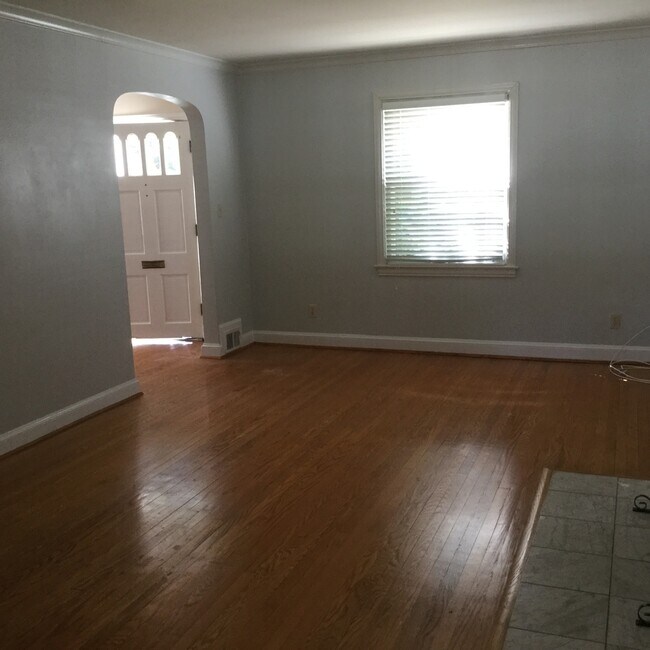 Building Photo - VERY NICE HOME IN EDGEMOOR SUBDIVISION