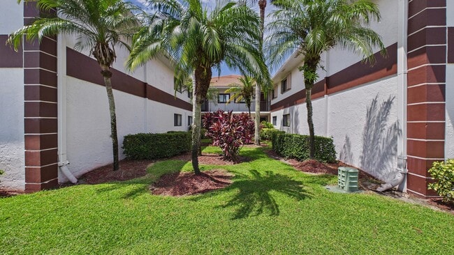 Building Photo - 15451 Pembridge Dr