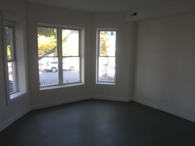 Building Photo - 4035 W Harrison St