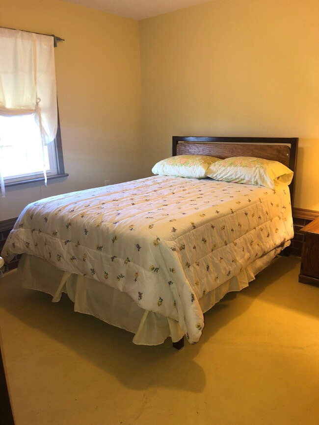 Building Photo - *FULLY FURNISHED* 1 Bedroom, 1 Bathroom Apartment *UTILITIES INCLUDED*