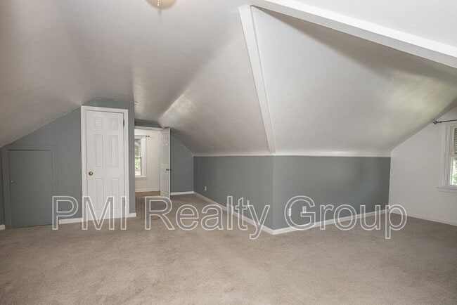 Building Photo - 1547 Sherbrook Rd