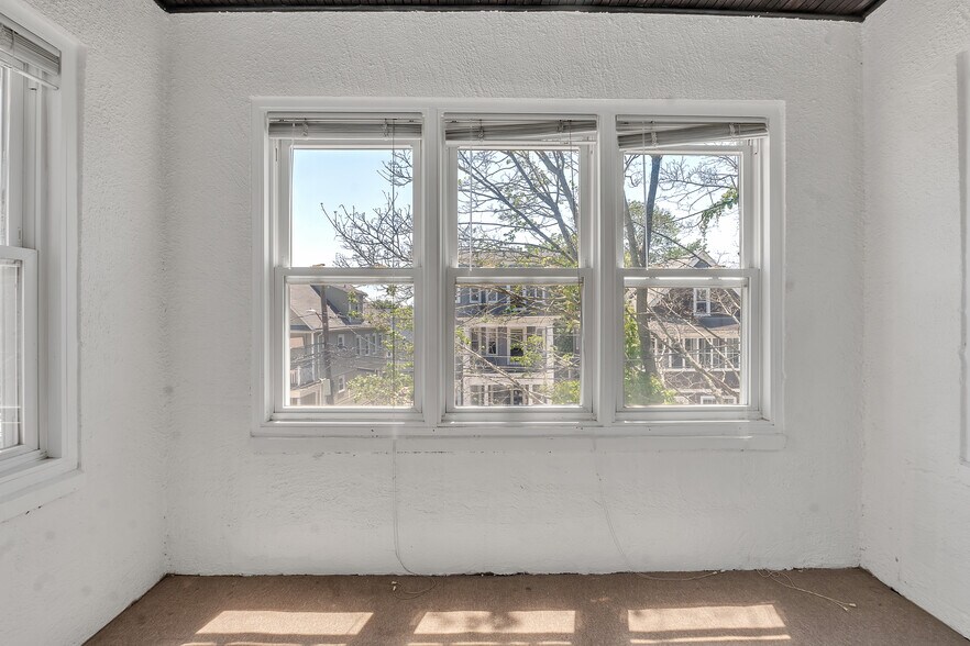 Sun Room - 31 Justin Rd