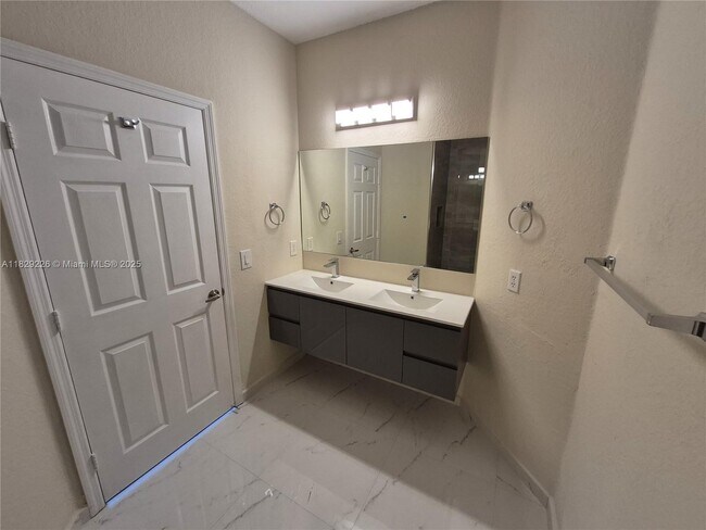 Building Photo - 7673 NW 116th Ave