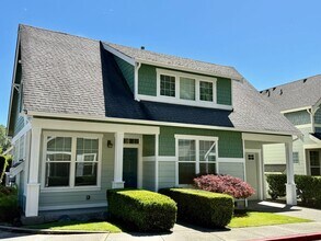 Building Photo - Absolutely Charming 3-Bed 2.5-Bath Home with One Car Garage!