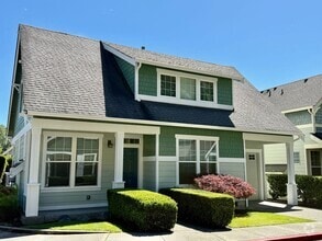 Building Photo - Absolutely Charming 3-Bed 2.5-Bath Home wi...