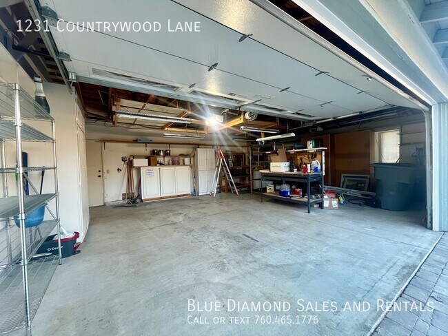 Building Photo - 1231 Countrywood Ln