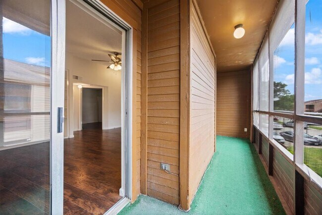 Building Photo - 10555 Turtlewood Ct