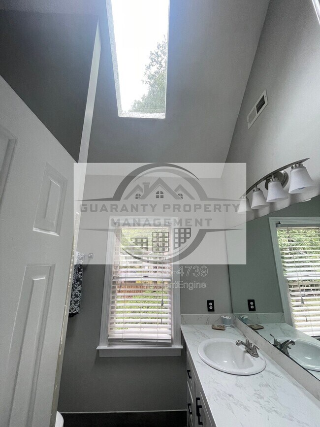 Building Photo - 639 Greenwood Cir