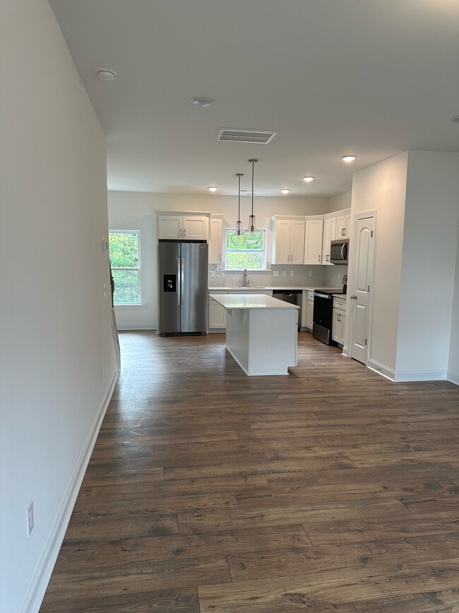 Building Photo - 55 Walnut Springs Dr