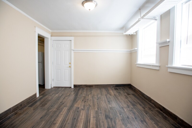 Building Photo - 1704 E Locust St