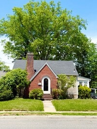 Building Photo - 301 Hickory Ave