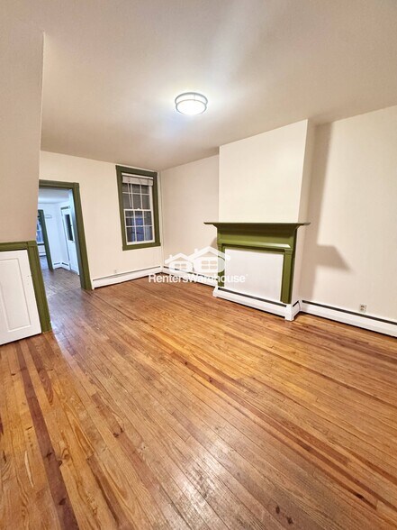 Building Photo - 116 W 4th St