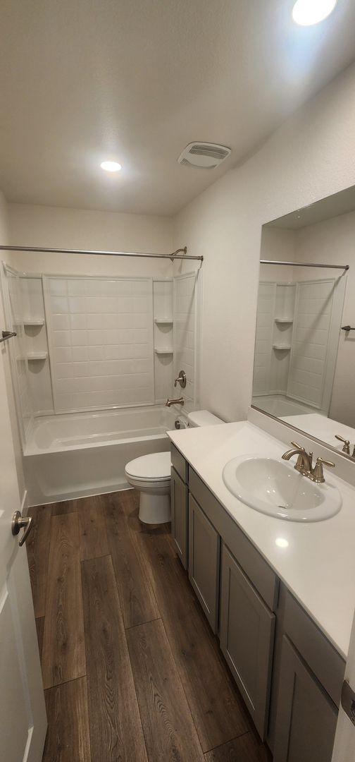 Building Photo - Newer home in Sparks!