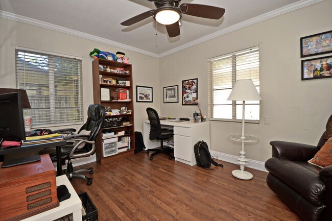 Building Photo - 2 Bedroom, 1 Bath - Lancaster Park /SODO